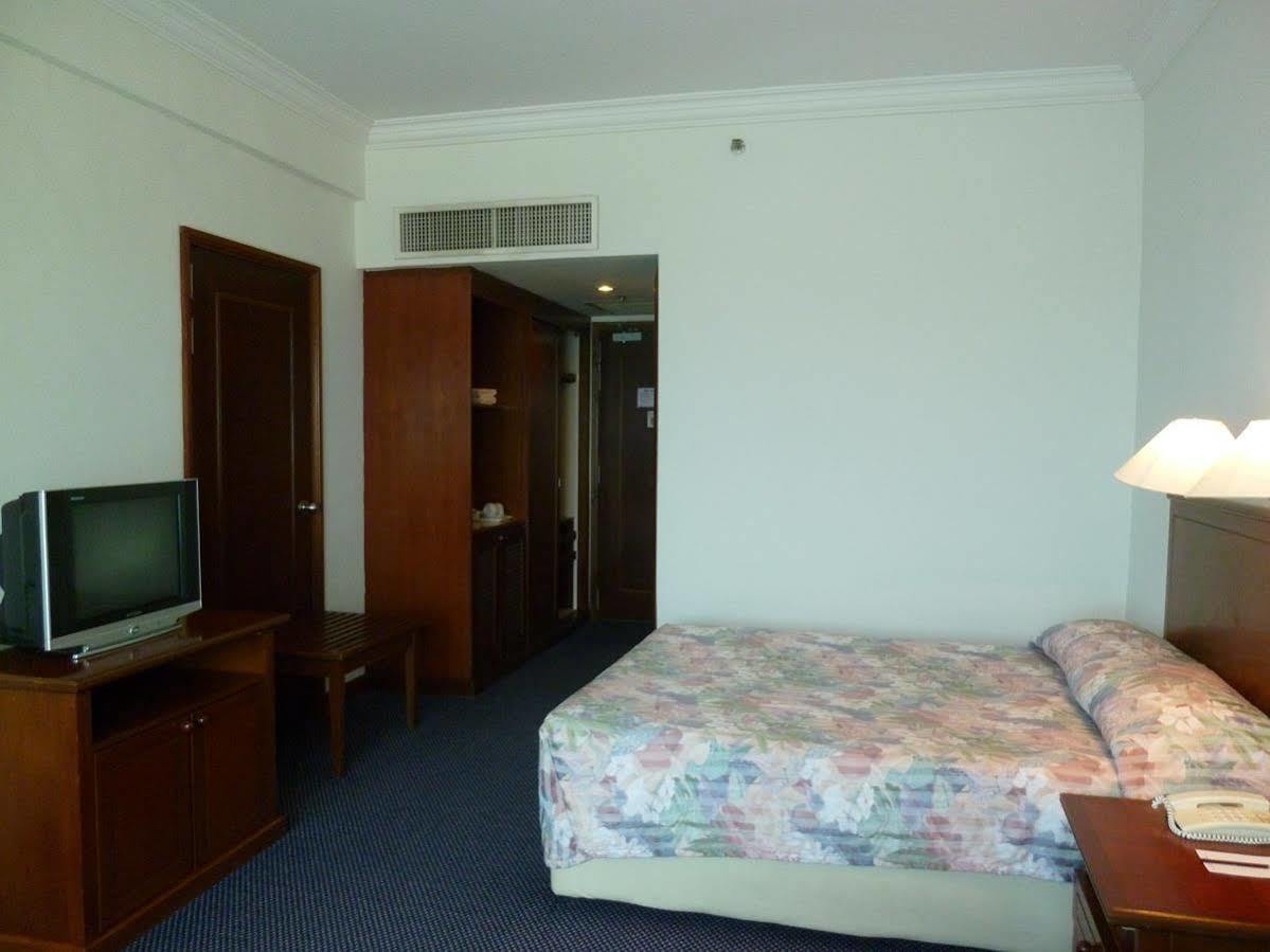 Gocos Hotel Klang Exterior photo