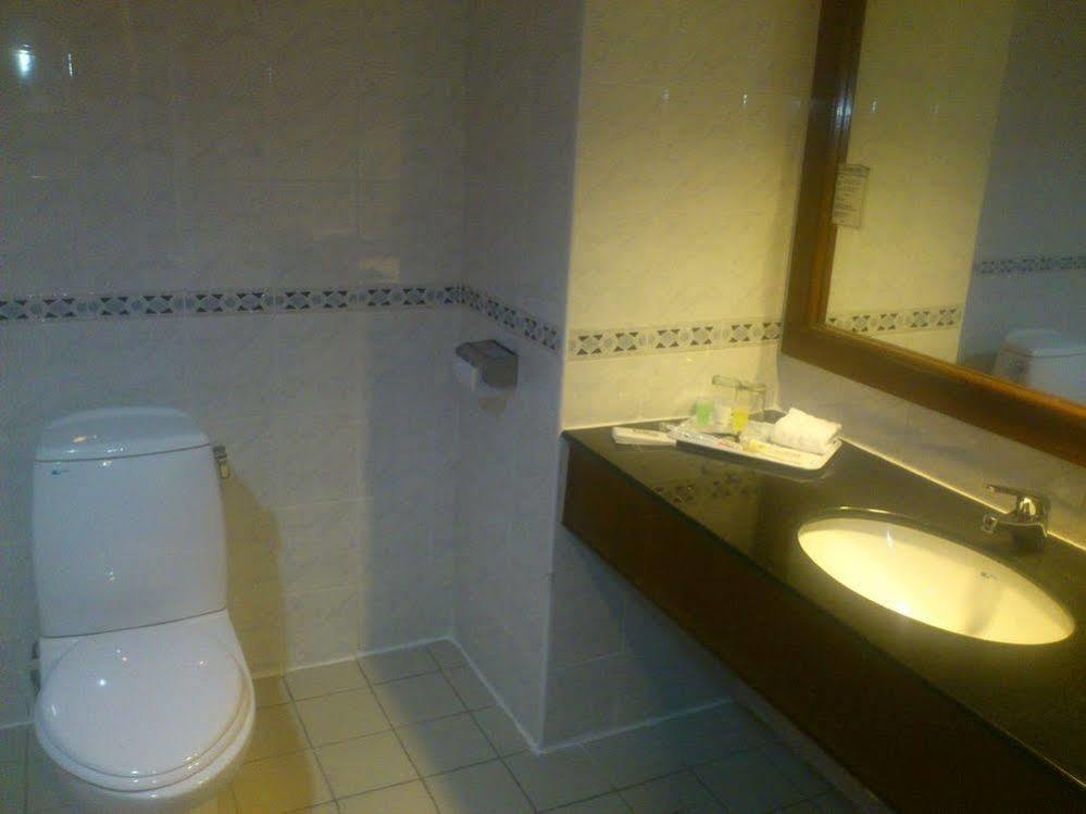 Gocos Hotel Klang Exterior photo