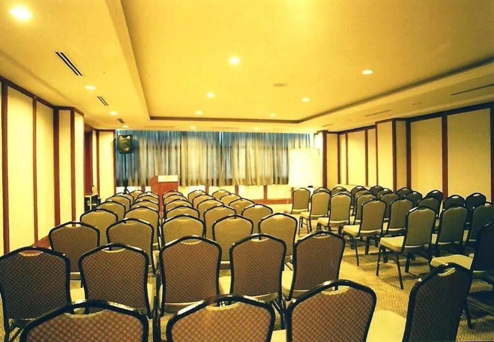Gocos Hotel Klang Exterior photo